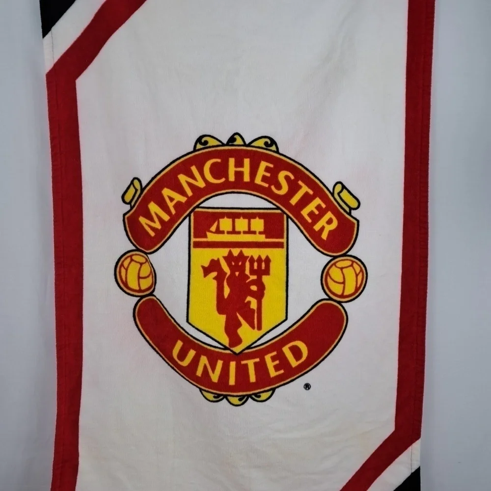 2003 Manchester United FC offical logo white & red soccer beach bath gym towel